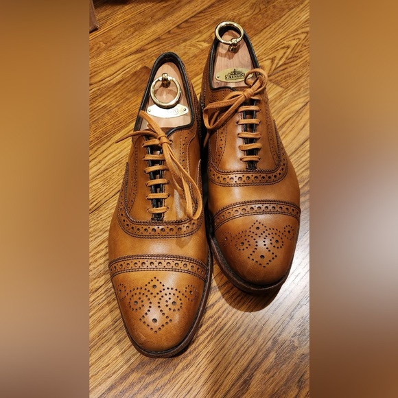 Classic Brown Brogue Men's Shoes - Picture 1 of 10